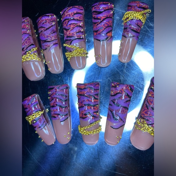 Clawdeen (3 XL duck ) ( GLOW IN THE DARK ) - Picture 3 of 10